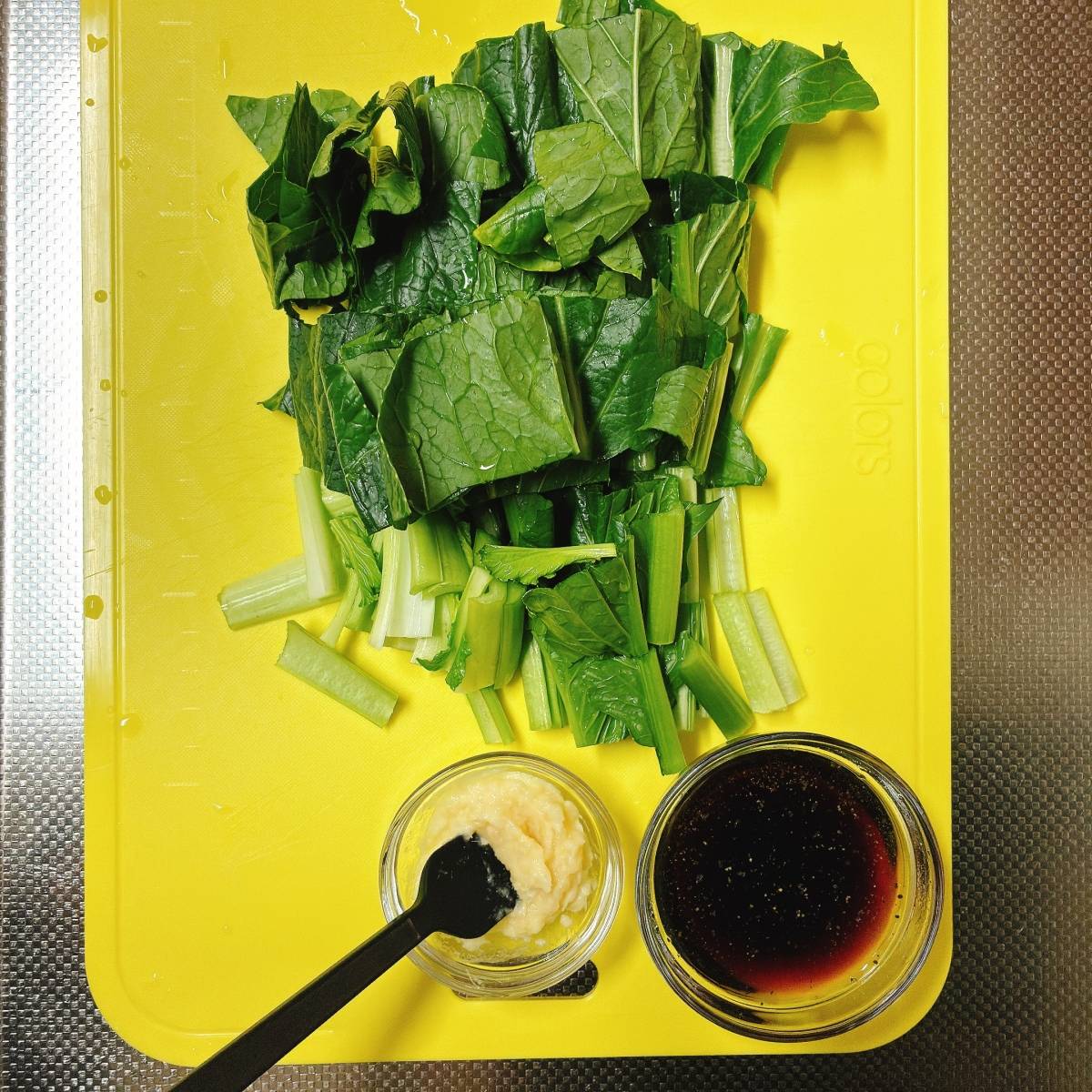 JAグループ公式の「小松菜と挽肉の炒め物」のレシピ