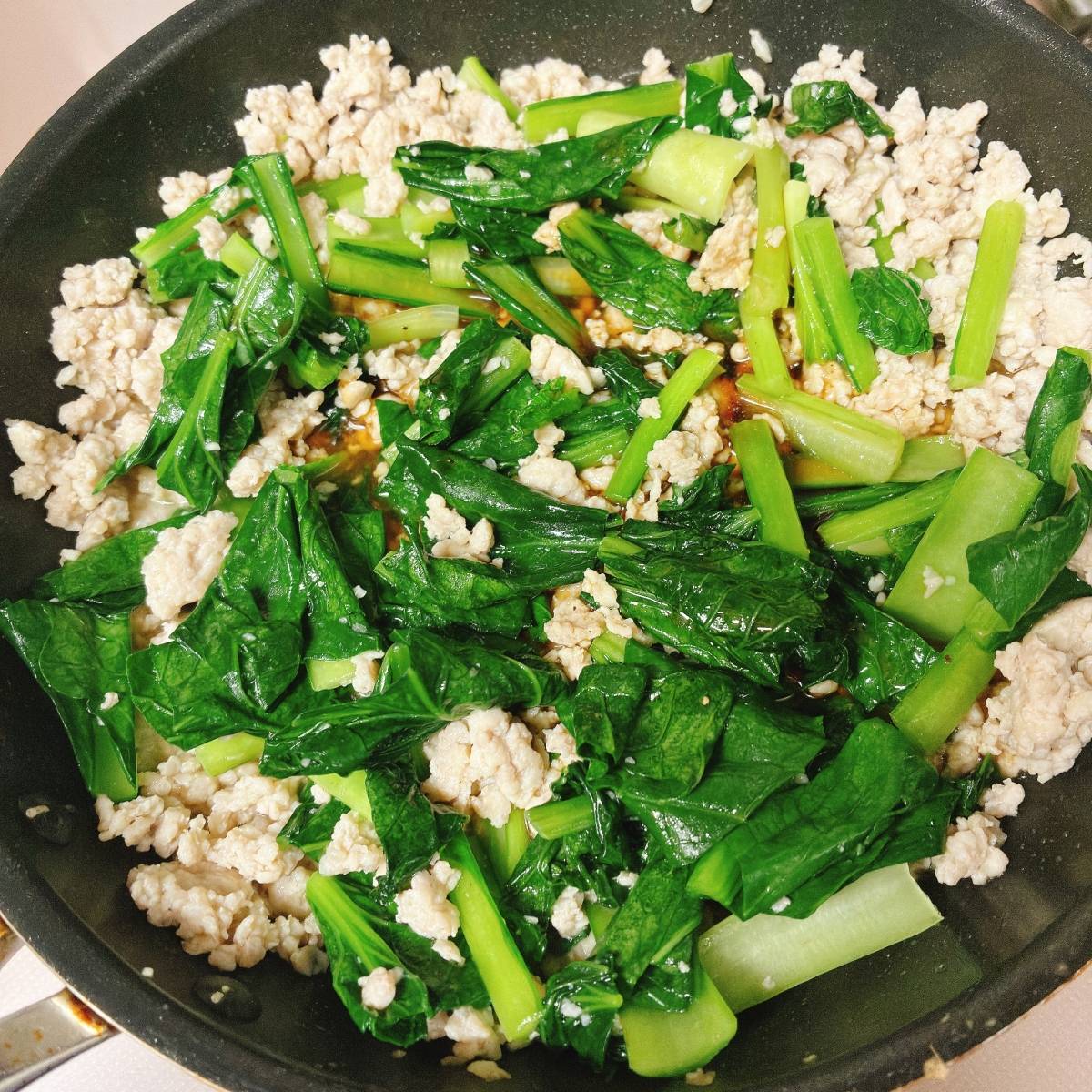 JAグループ公式の「小松菜と挽肉の炒め物」のレシピ