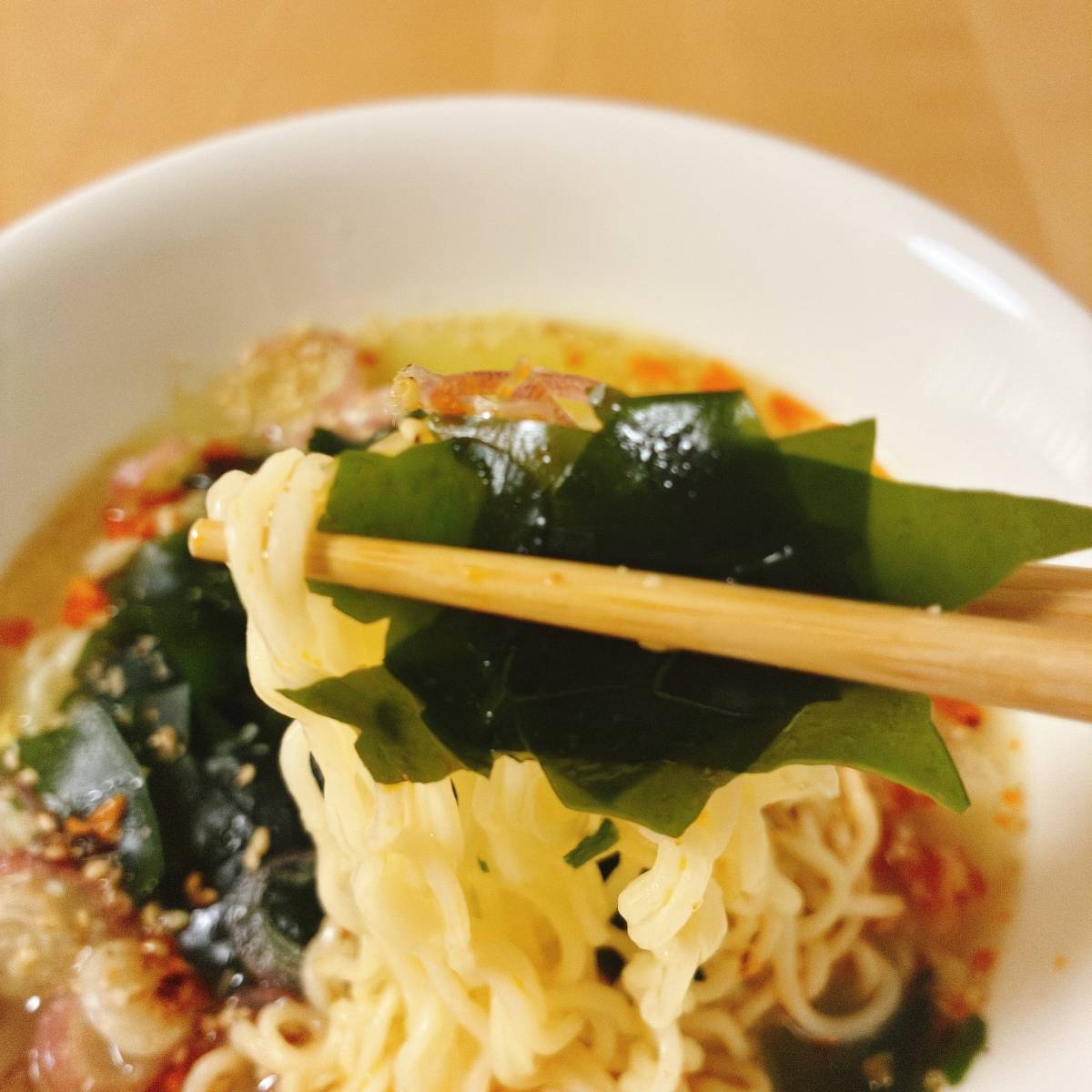 サッポロ一番公式の「【イワテ一番】三陸わかめ盛っりもり塩らーめん」のレシピ