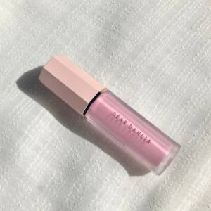 透明感をひとさじ♡「DEAR DAHLIA」の白みピンクチークが可愛すぎる