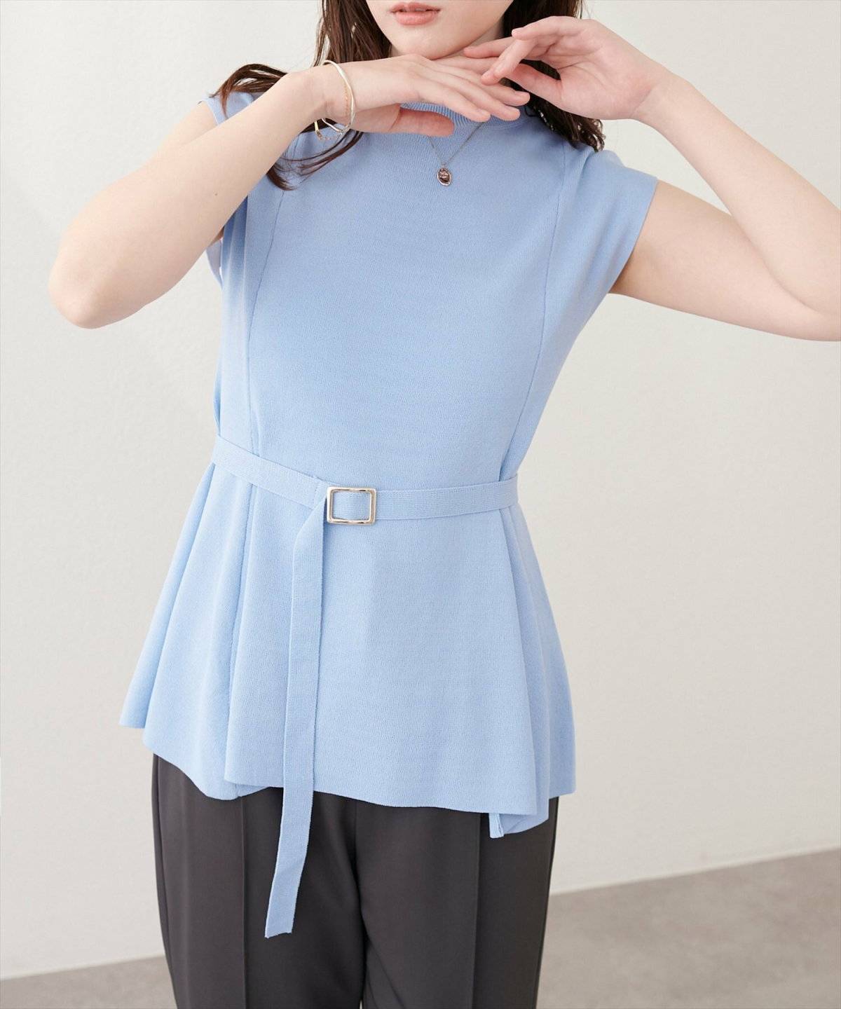 natural couture ベルト付きペプラムノースリニット
