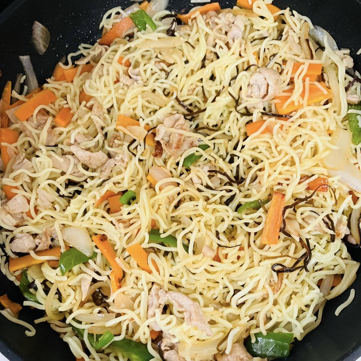 くらこん公式の「塩こんぶで塩焼きそば」のレシピ