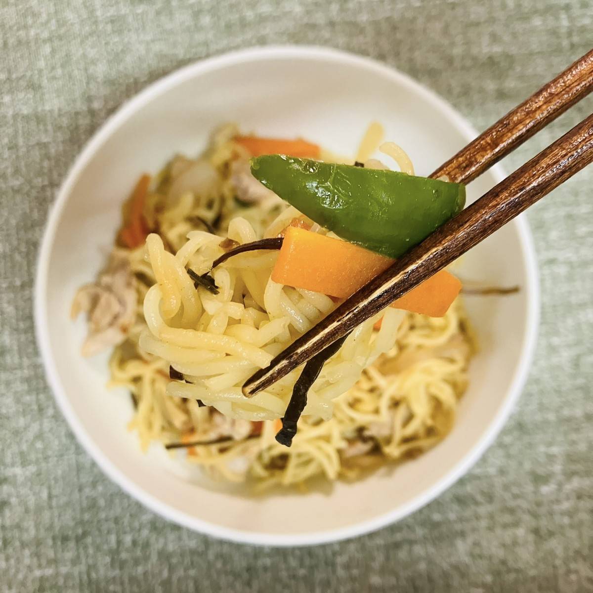 くらこん公式の「塩こんぶで塩焼きそば」のレシピ