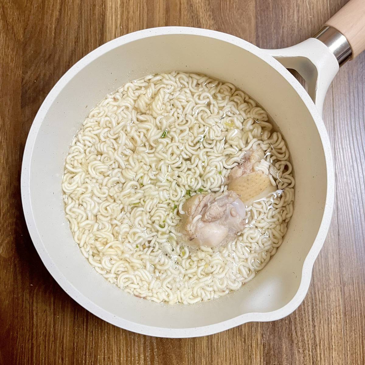 サッポロ一番公式の「手羽元で簡単！参鶏湯風」のレシピ