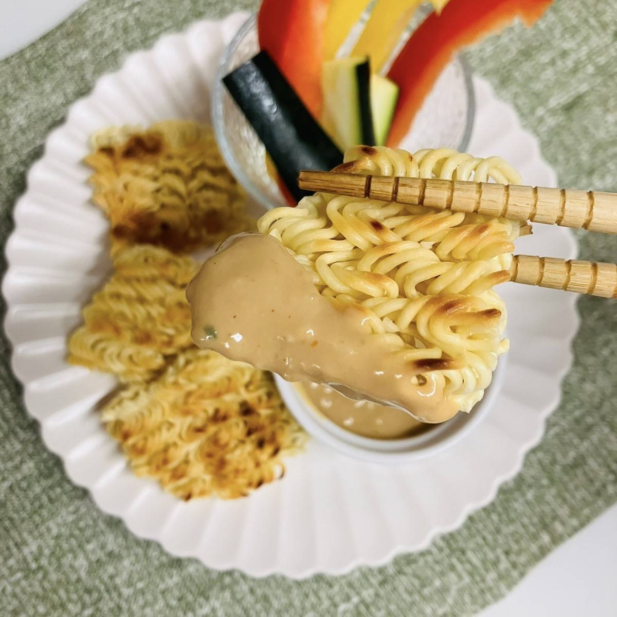 サッポロ一番公式の「みそラーメンでバーニャカウダー焼き」のレシピ