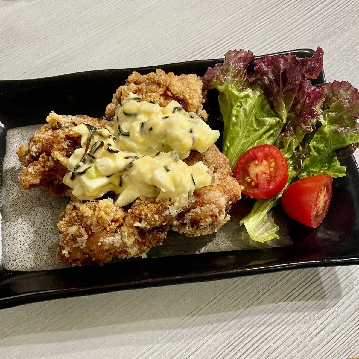 くらこん公式の「つぶ塩タルタルのチキン南蛮風」のレシピ