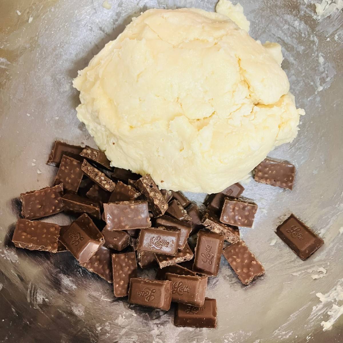 森永公式の「ダースたっぷり2色のチョコスコーン」のレシピ