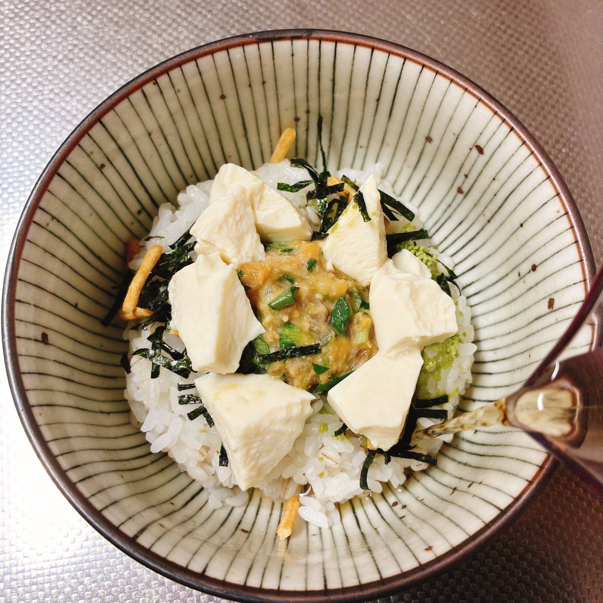 永谷園公式の「薬味たっぷり味噌と豆腐の茶漬け」のレシピ