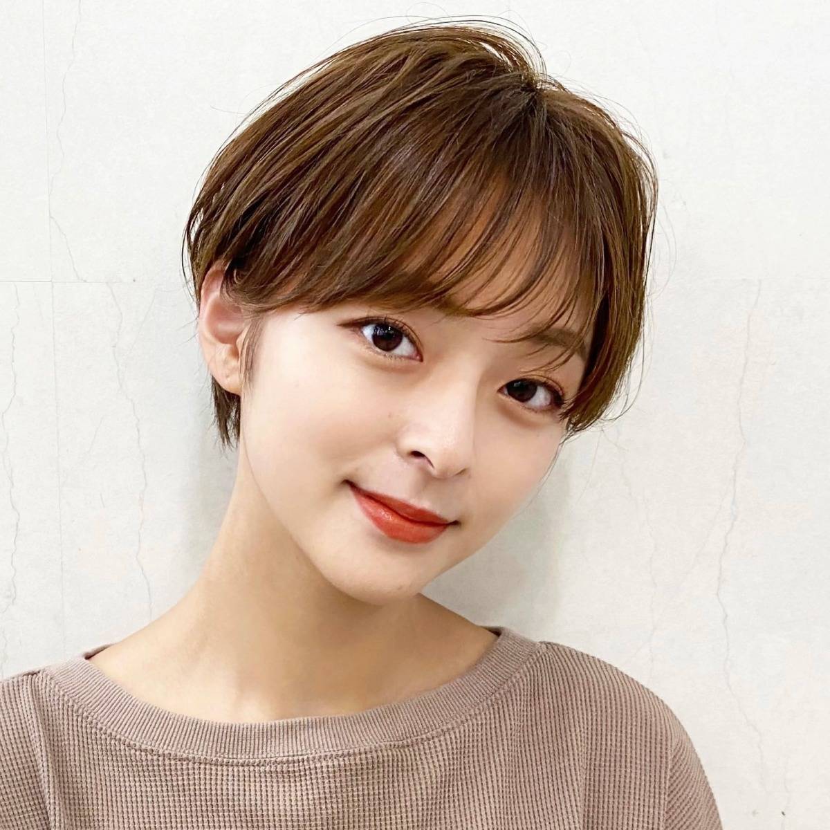 耳掛けも可愛い前下がりショート