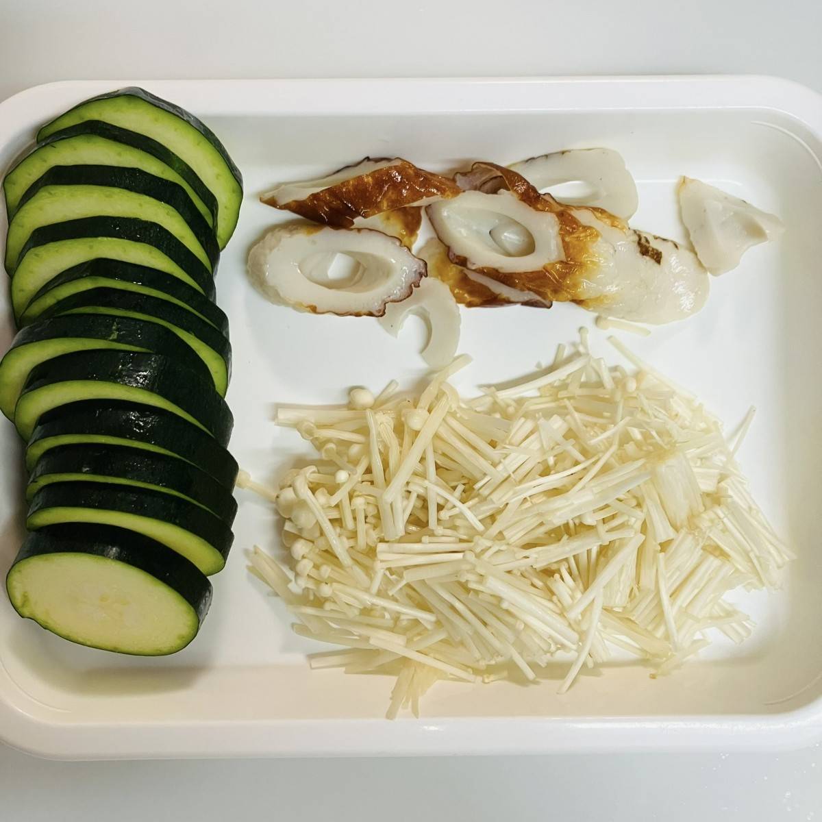 JAグループ公式の「ズッキーニとカニ風味かまぼこのチーズ焼き」のレシピ