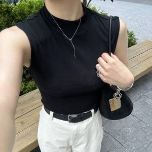 大人のベーシックはこれ。シルエットの美しさが光る「Gajess」のノースリーブ