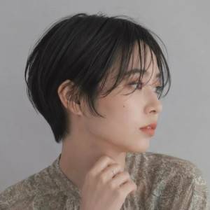  美シルエットな立体ショート 