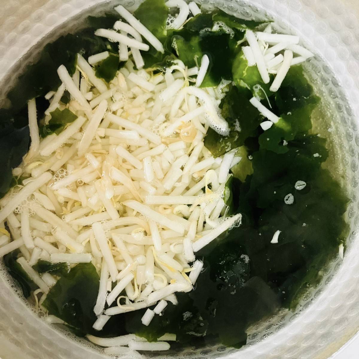JAグループ公式の「もやしとワカメ長ネギの味噌汁」のレシピ