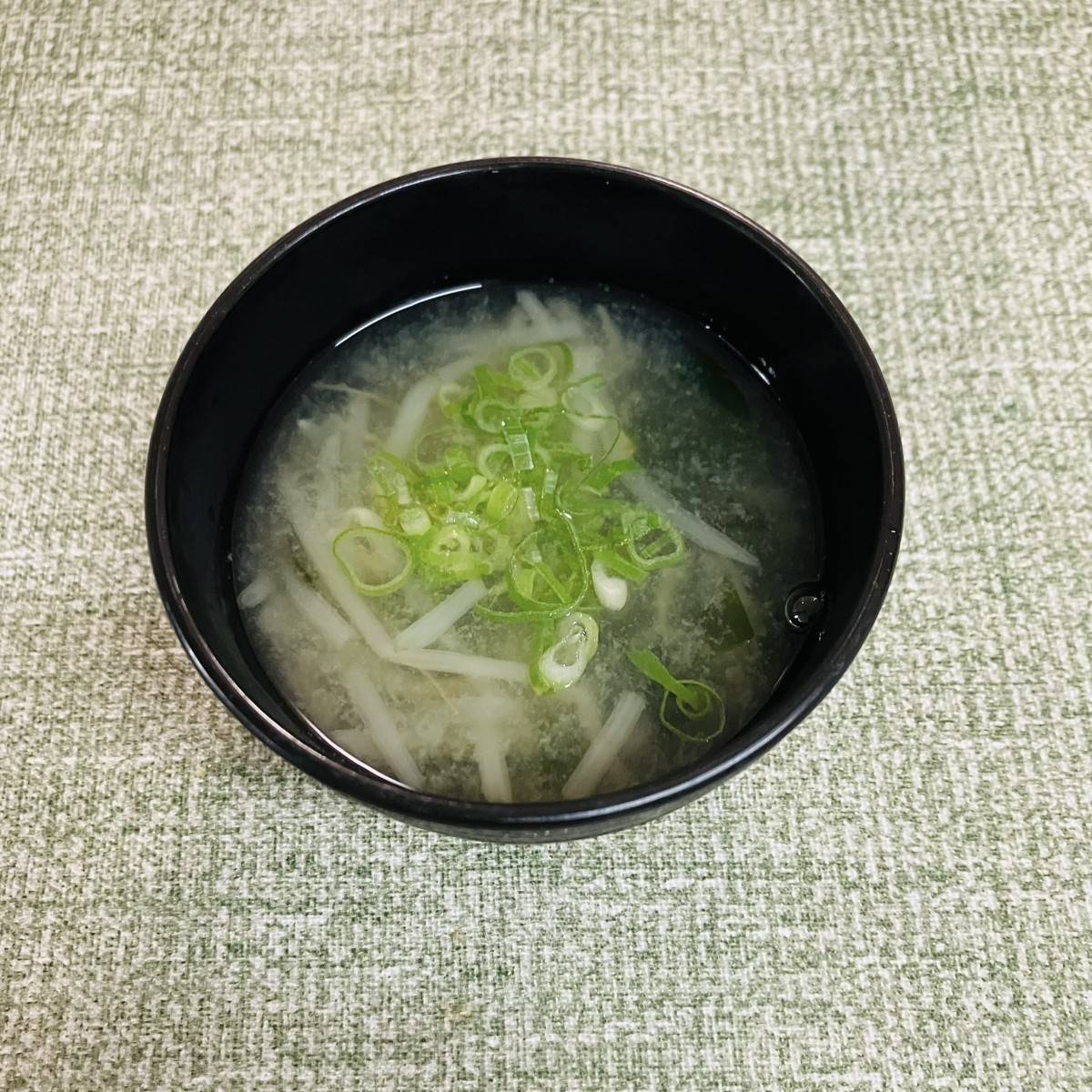 JAグループ公式の「もやしとワカメ長ネギの味噌汁」のレシピ