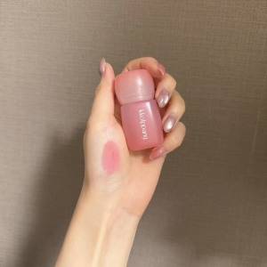 落ち着いた印象のメイクを楽しみたい方に♡ 大人っぽい「コッパン」の深みローズティント ⁡