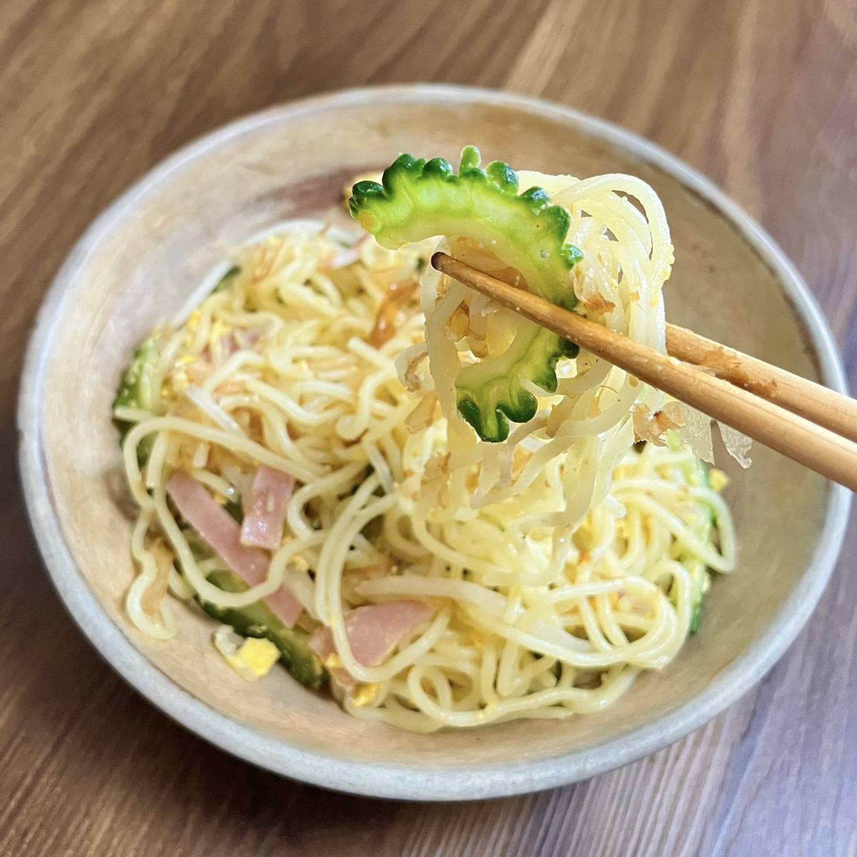 マルちゃん公式の「ゴーヤチャンプルー風焼そば」のレシピ