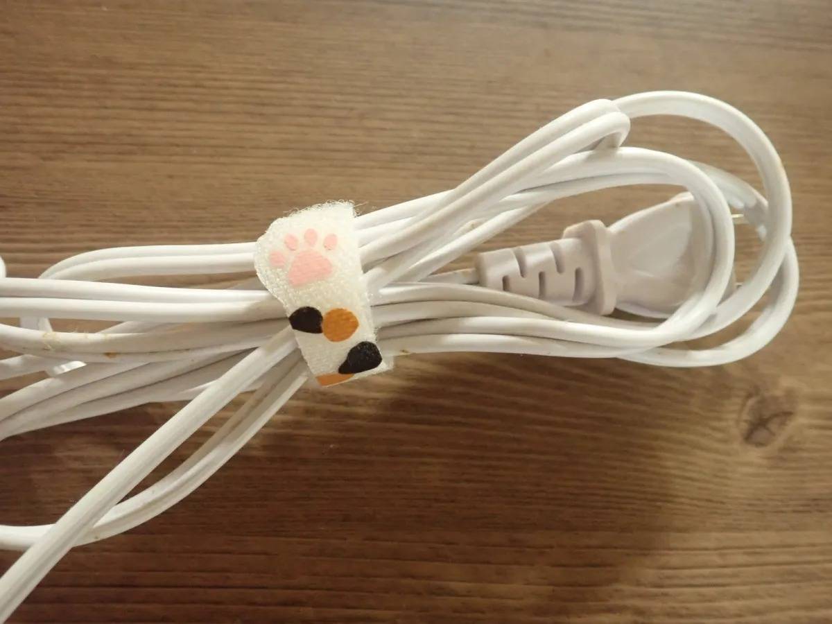 DAISO(ダイソー):ケーブルタイ(肉球柄、5本、幅1cm×長さ15cm)