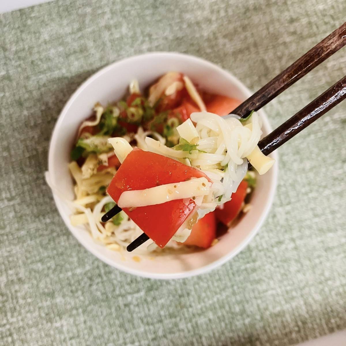 揖保乃糸公式の「完熟トマトとモッツァレラのパスタ風」のレシピ