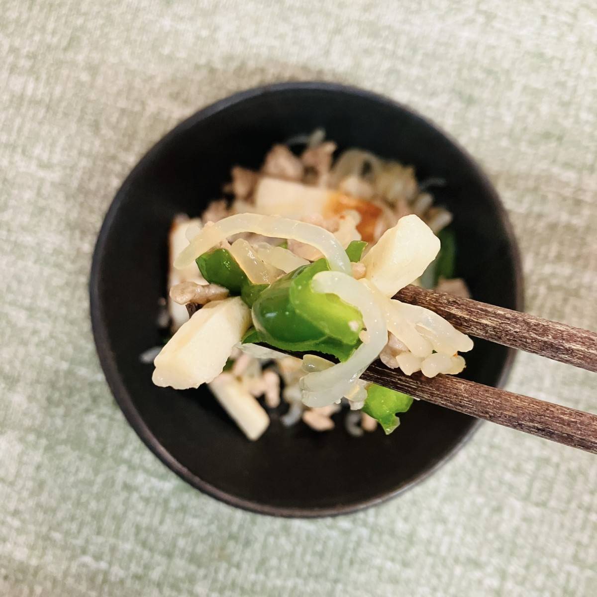 紀文公式の「焼ちくわとしらたきの炒め煮」のレシピ