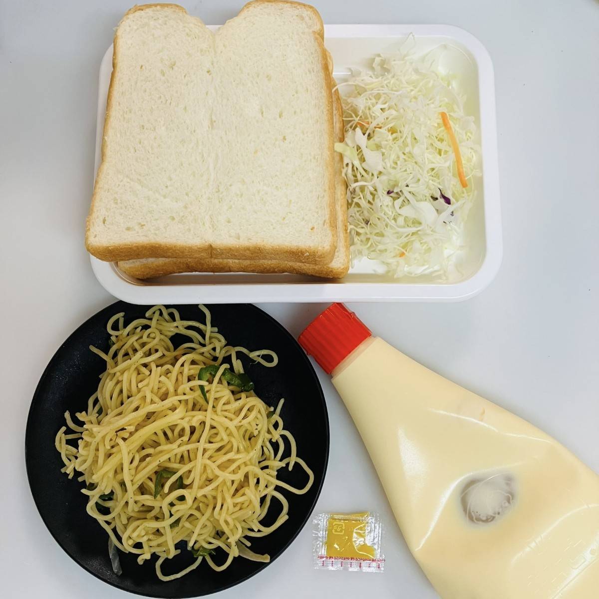 ヤマザキ公式の「キャベツと焼きそばのふかふわサンド」のレシピ
