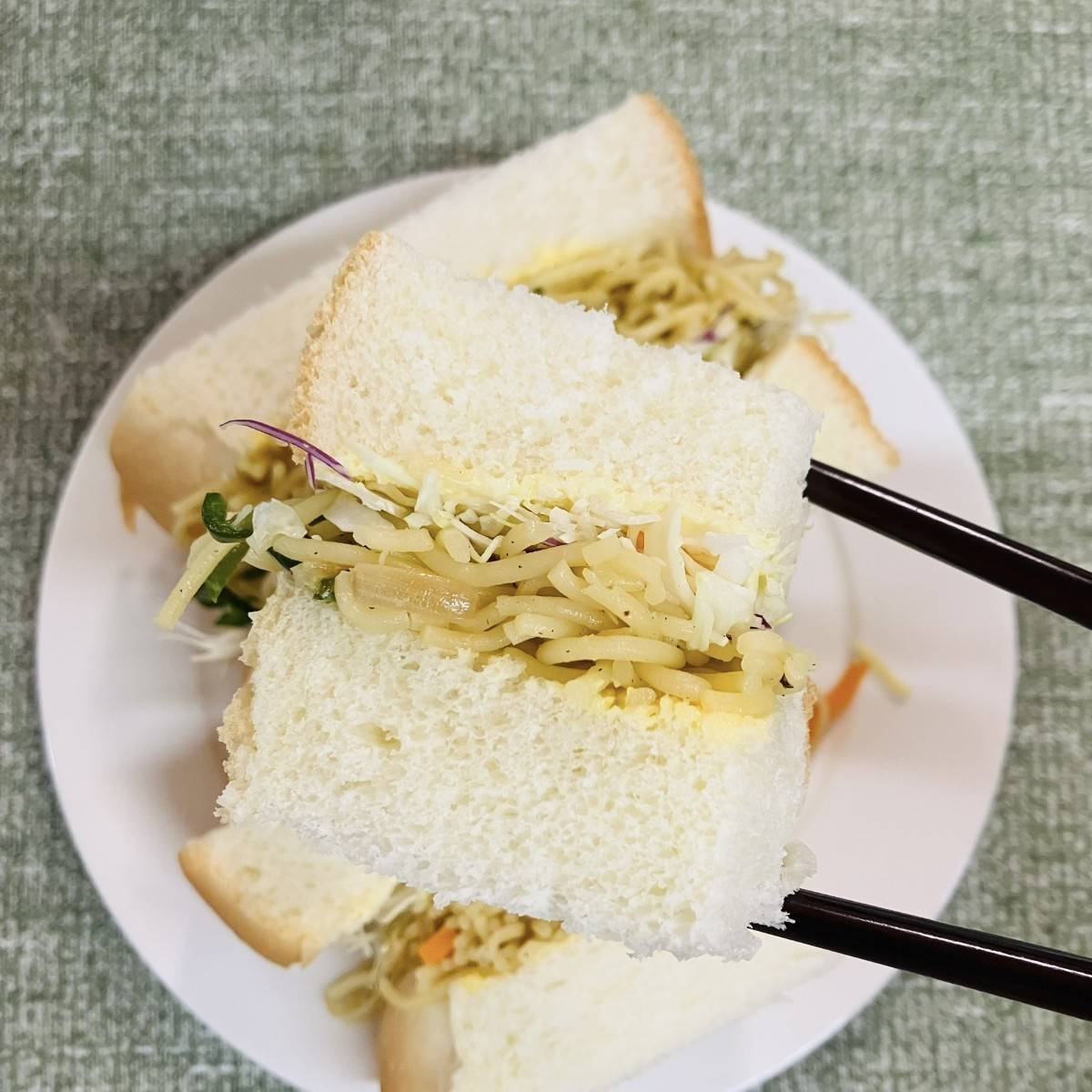 ヤマザキ公式の「キャベツと焼きそばのふかふわサンド」のレシピ