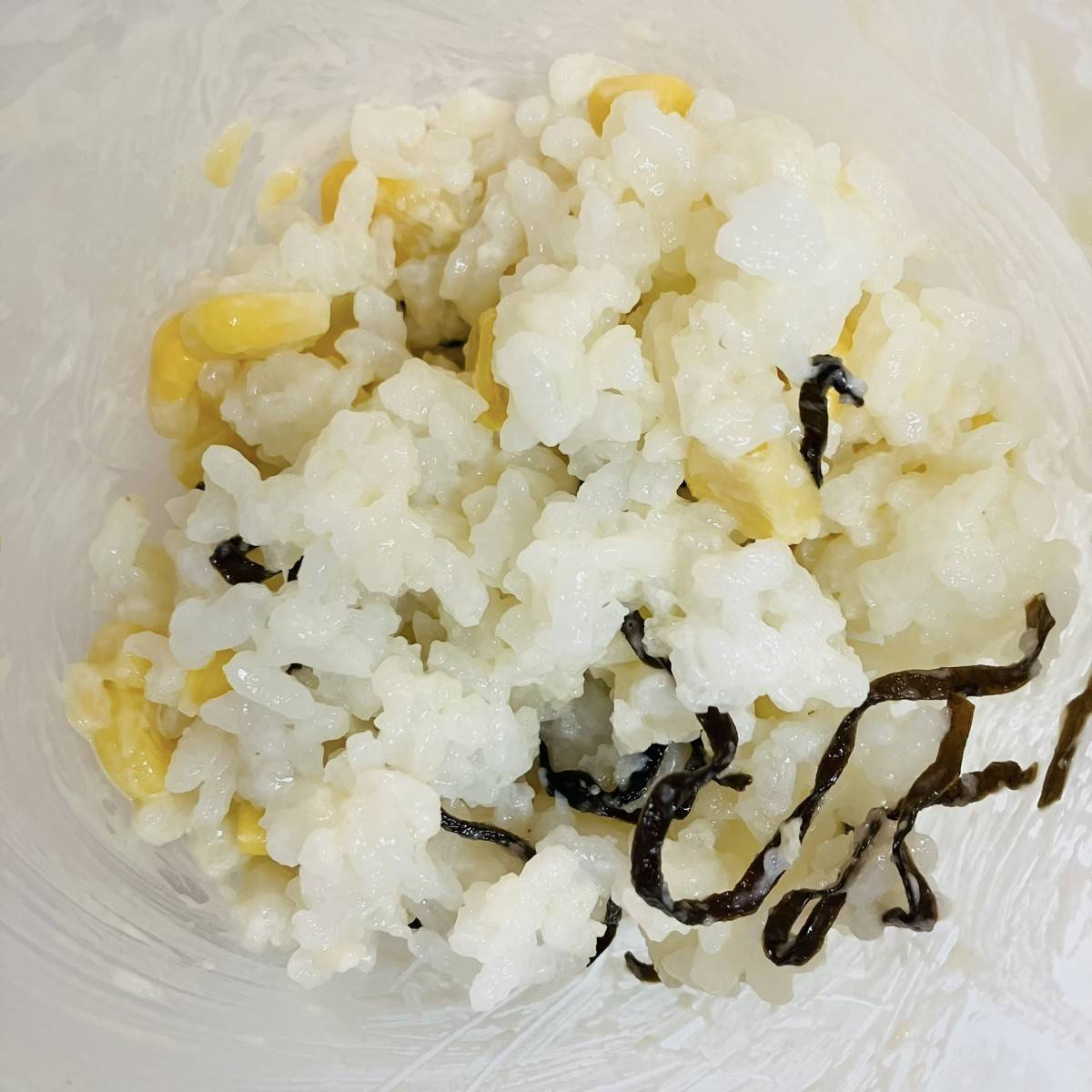 くらこん公式の「塩こんぶとコーンマヨの手巻き寿司」のレシピ
