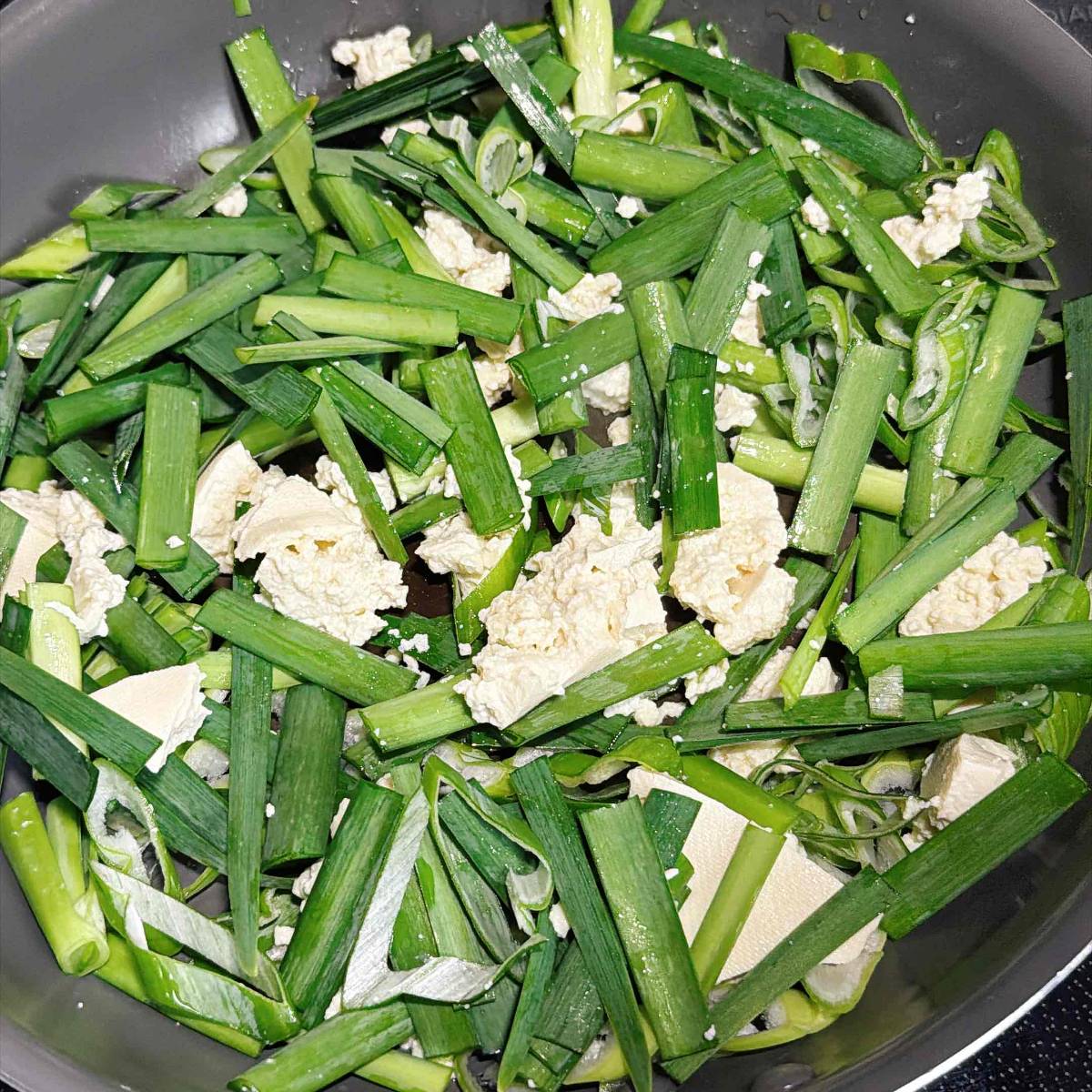 JAグループ公式の「ニラ豆腐の卵とじ」のレシピ