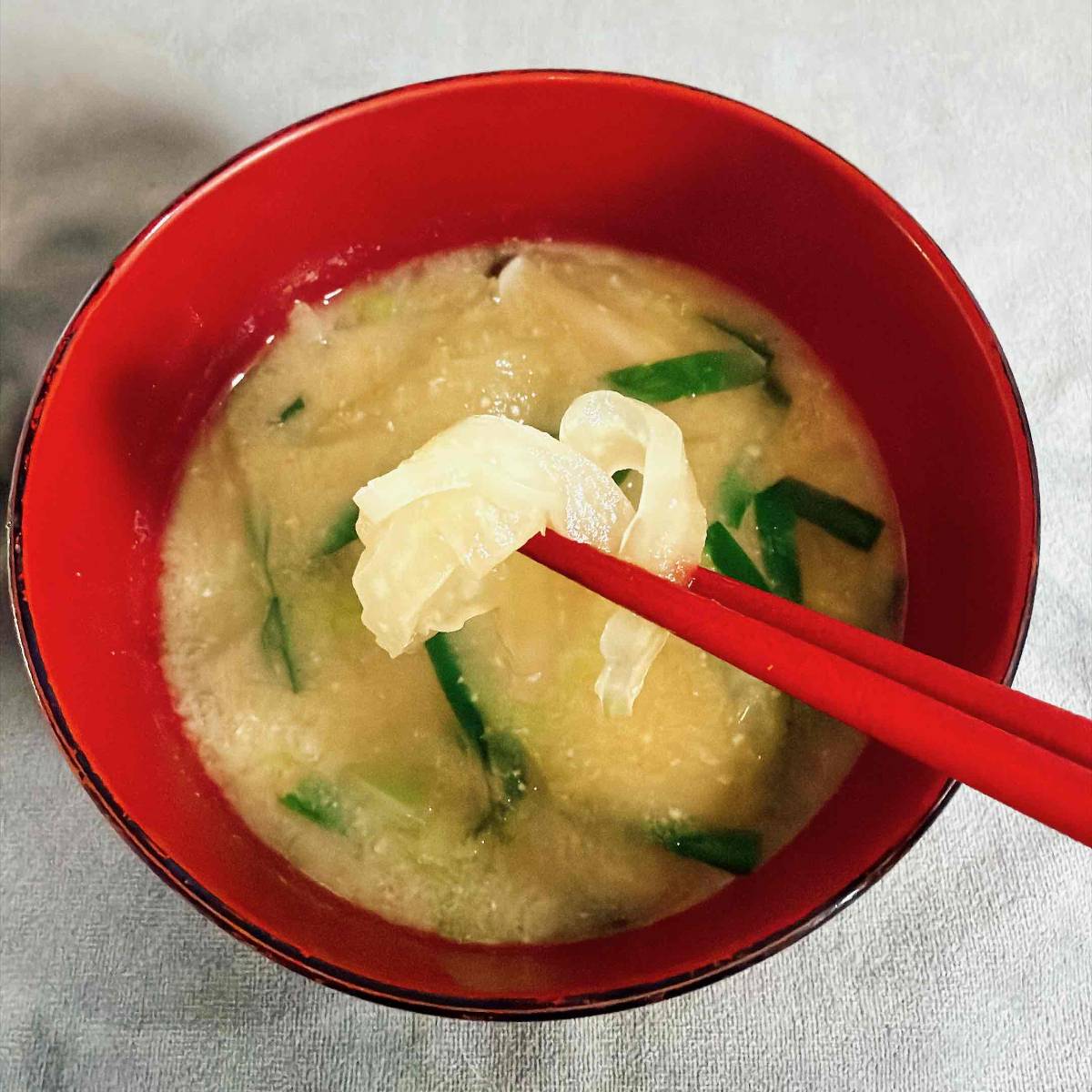 JAグループ公式の「白菜とニラとエノキタケのお味噌汁♪」のレシピ