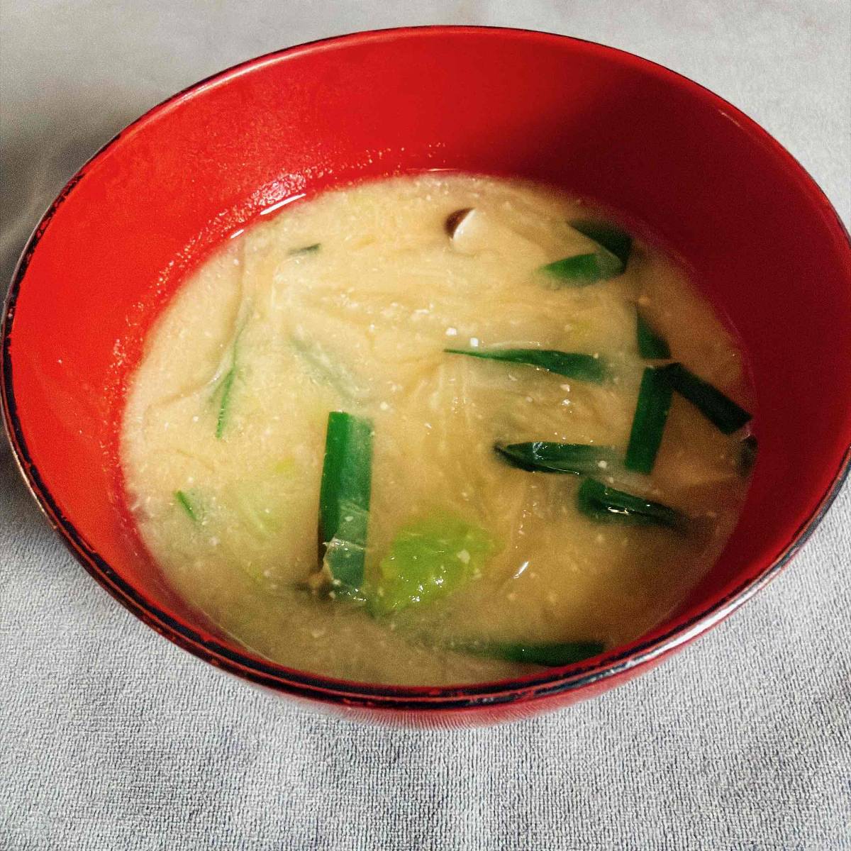JAグループ公式の「白菜とニラとエノキタケのお味噌汁♪」のレシピ