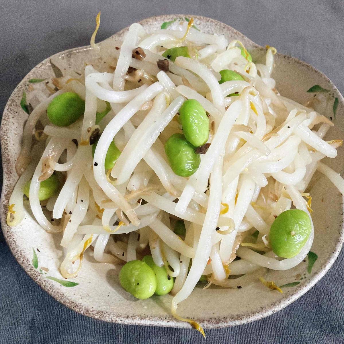 JAグループ公式の「もやしと枝豆のにんにく炒め」のレシピ
