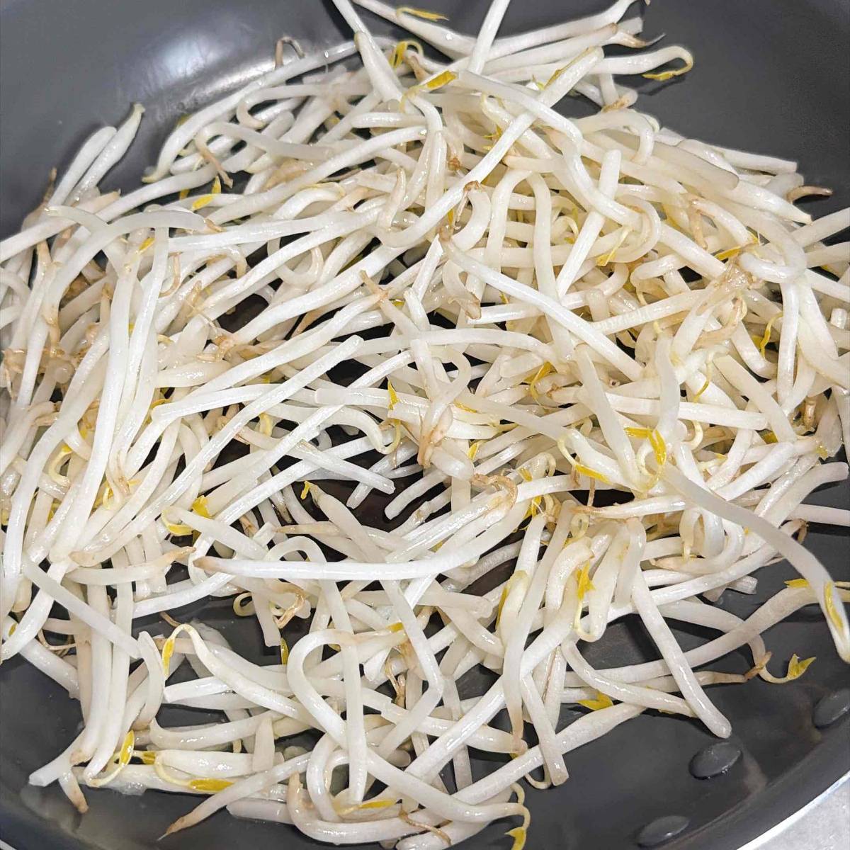 JAグループ公式の「もやしと枝豆のにんにく炒め」のレシピ