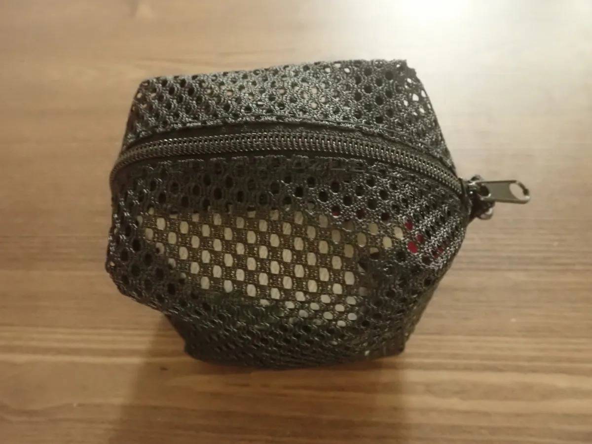 DAISO(ダイソー):スクエアコンパクトメッシュポーチ