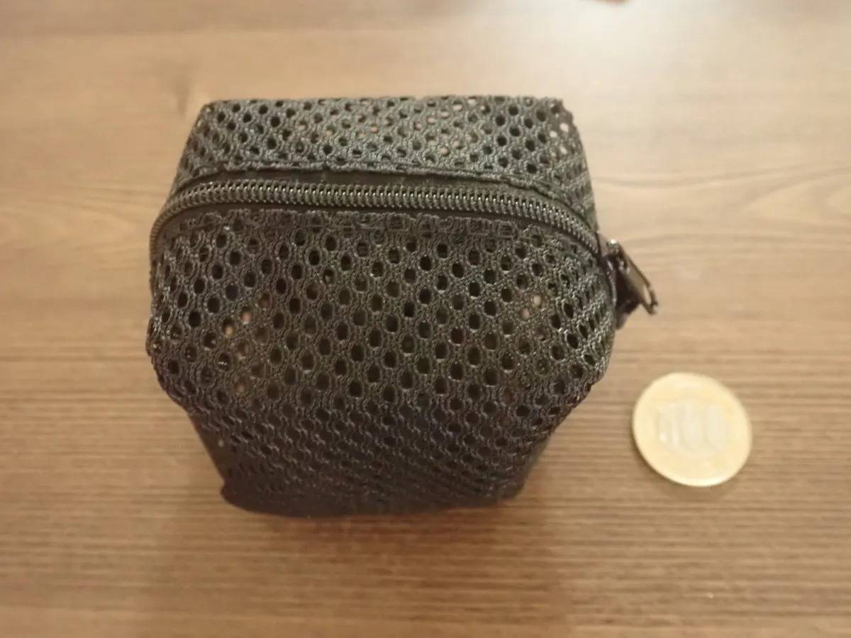 DAISO(ダイソー):スクエアコンパクトメッシュポーチ