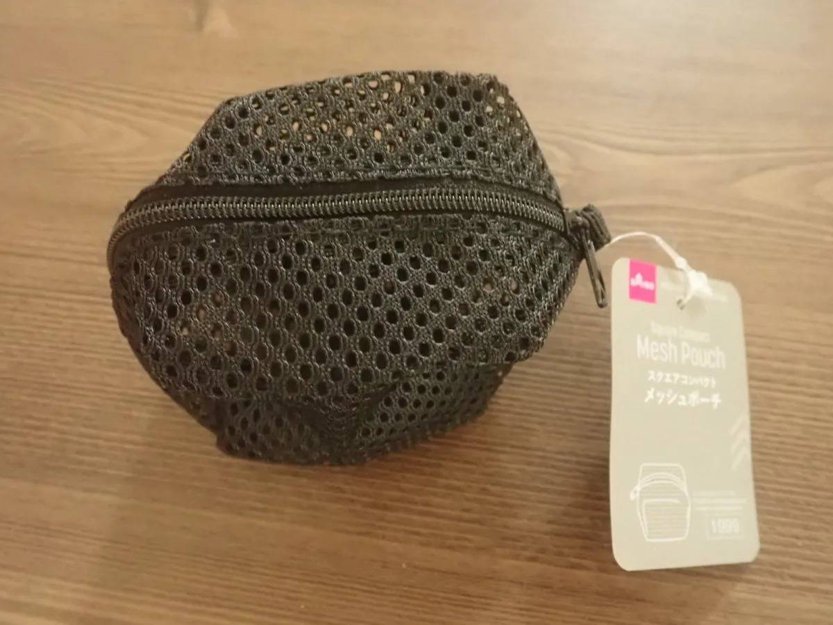DAISO(ダイソー):スクエアコンパクトメッシュポーチ