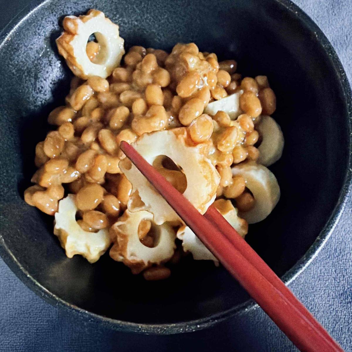 タカノフーズ公式の「納豆とチーちくの和え物」のレシピ
