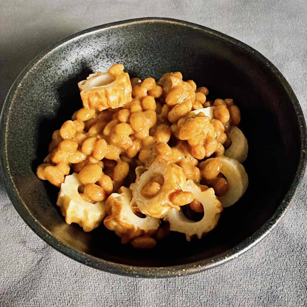 タカノフーズ公式の「納豆とチーちくの和え物」のレシピ