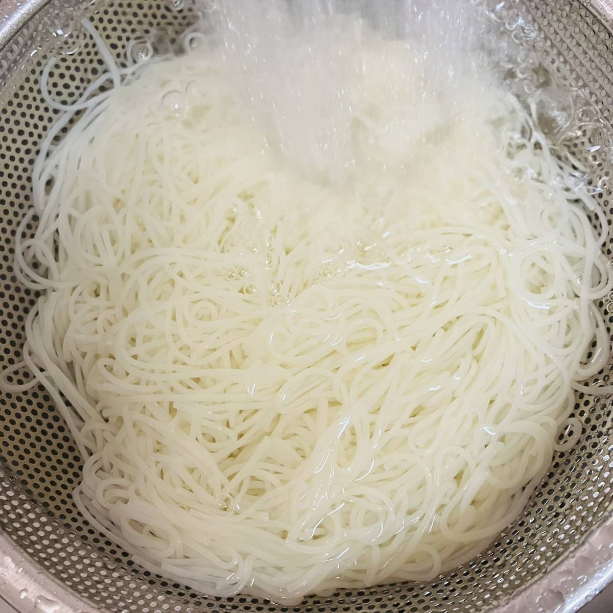 揖保乃糸公式の「なすと豚ばらのつけ麺風そうめん」のレシピ