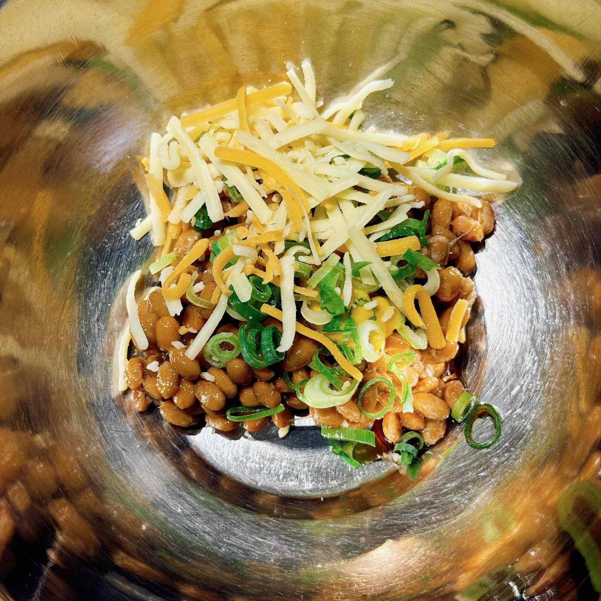 タカノフーズ公式の「チーズ納豆きつね焼き」のレシピ