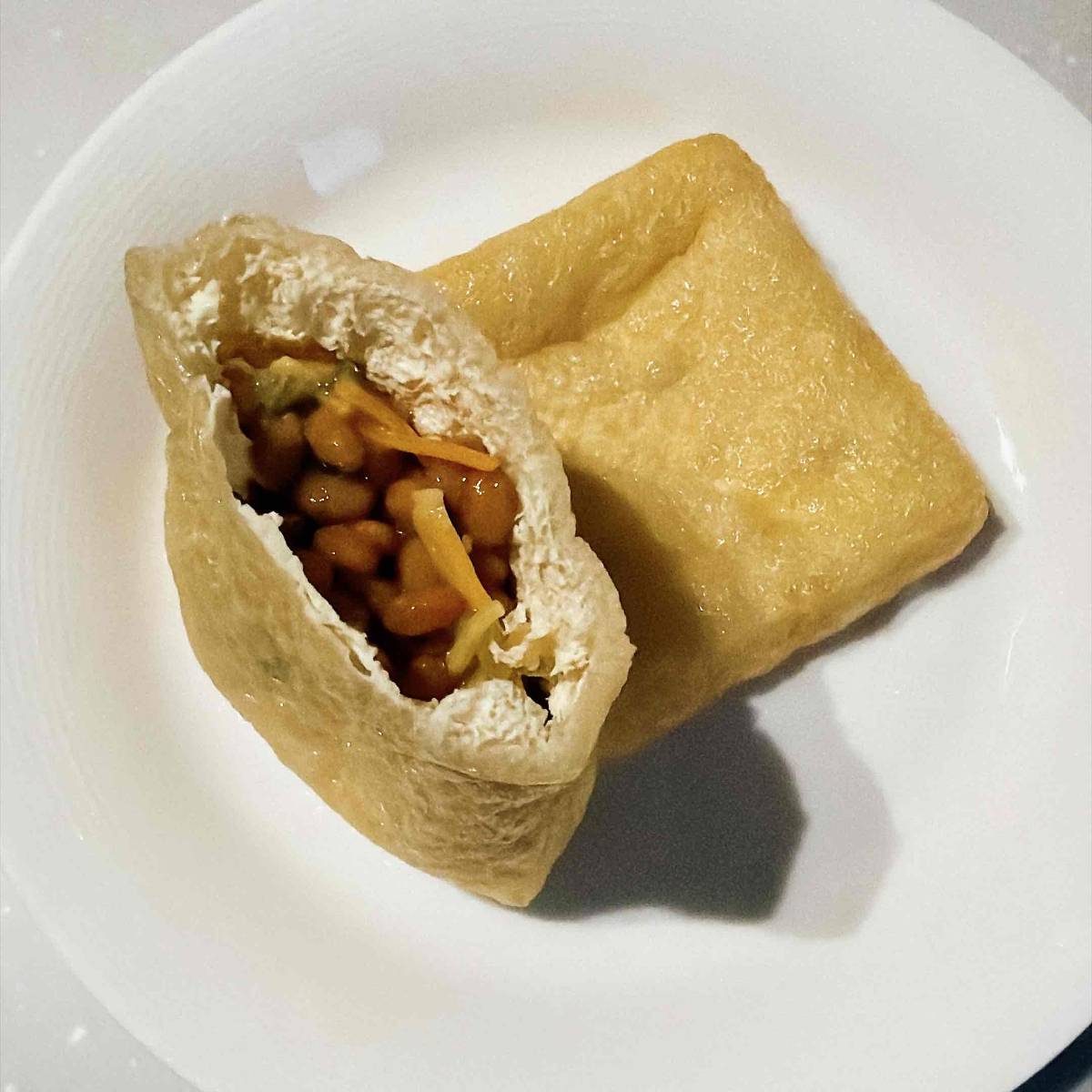 タカノフーズ公式の「チーズ納豆きつね焼き」のレシピ