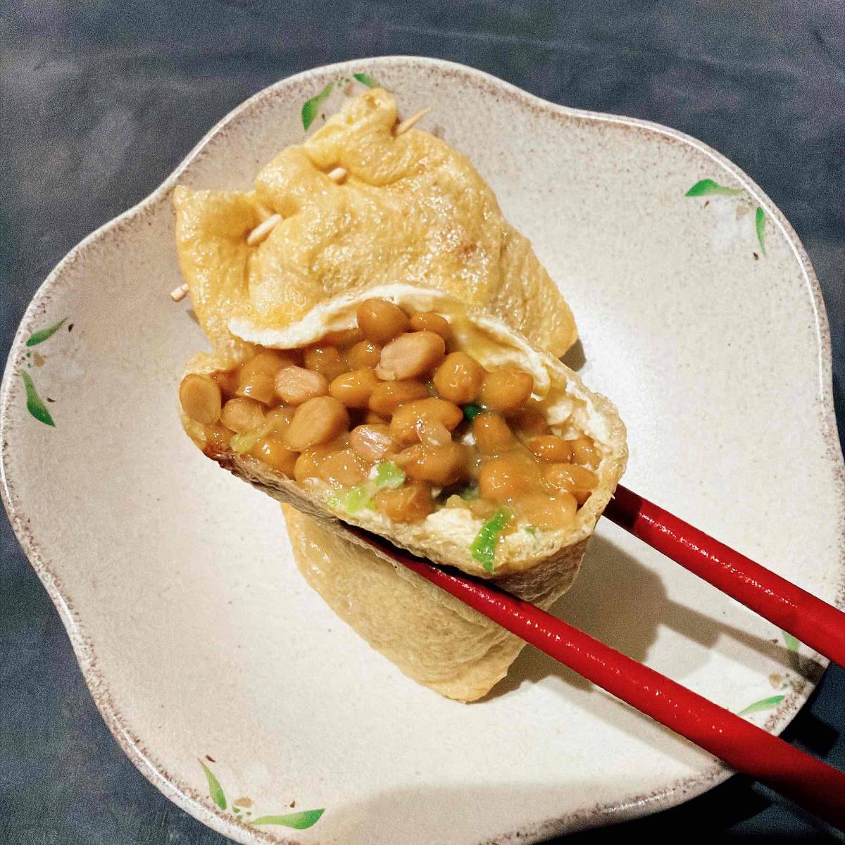 タカノフーズ公式の「チーズ納豆きつね焼き」のレシピ