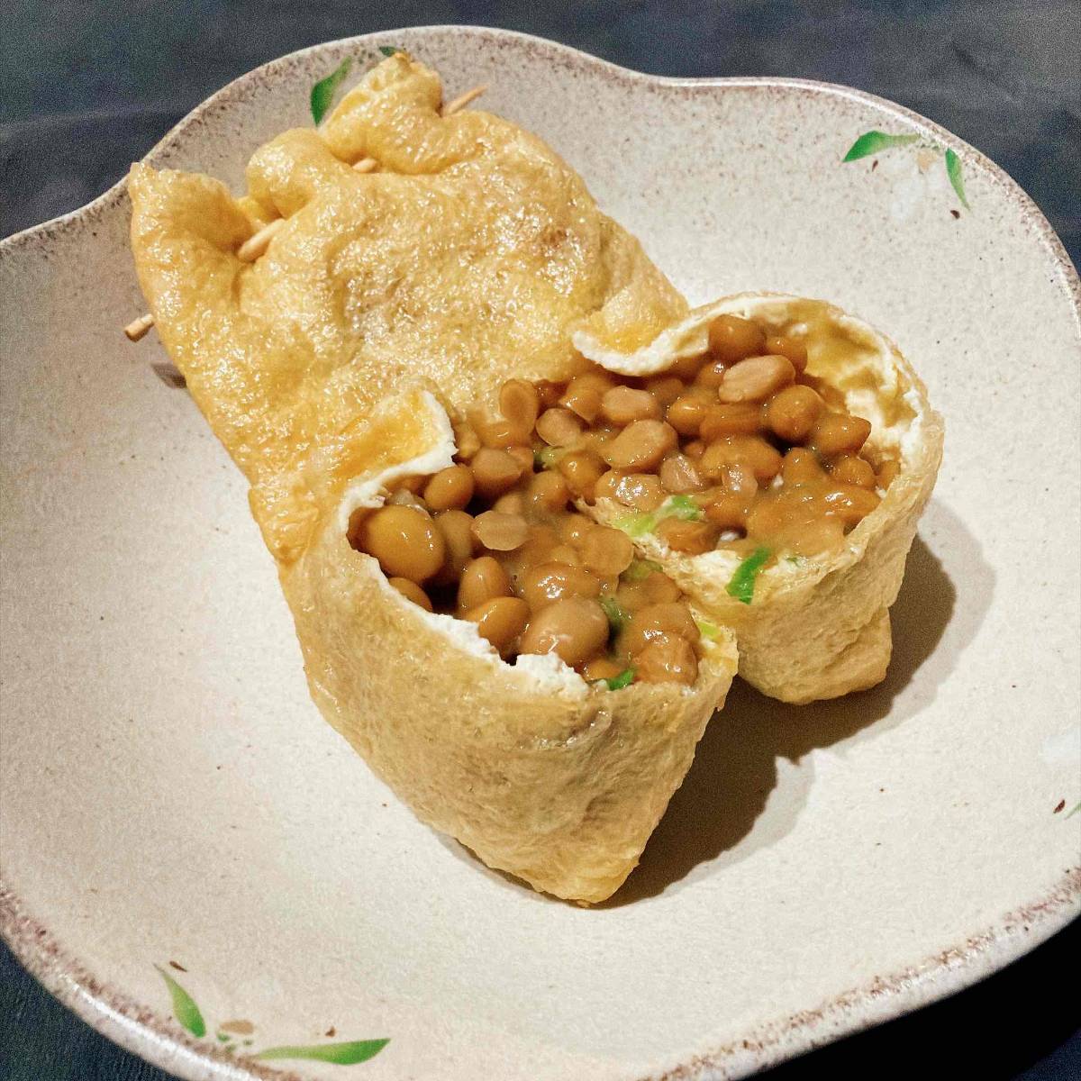 タカノフーズ公式の「チーズ納豆きつね焼き」のレシピ