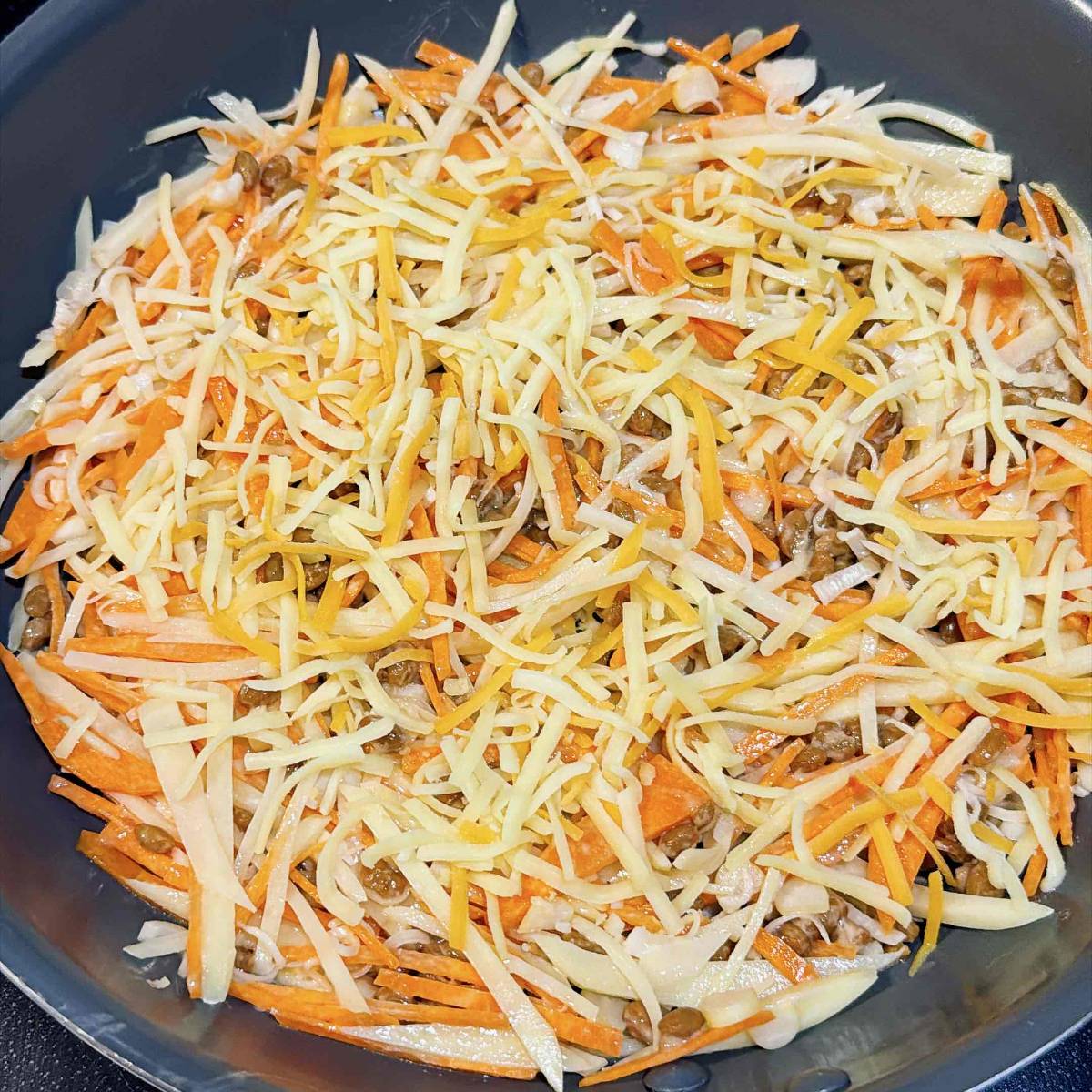タカノフーズ公式の「じゃがいもとにんじんの納豆チヂミ」のレシピ
