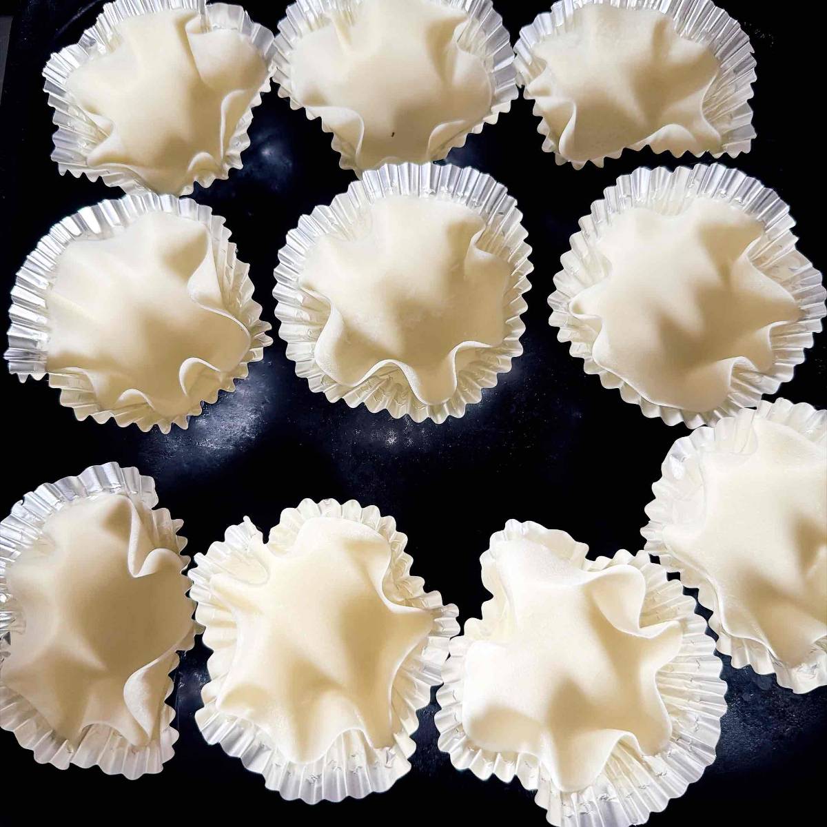 モランボン公式の「餃子の皮でカップケーキ」のレシピ