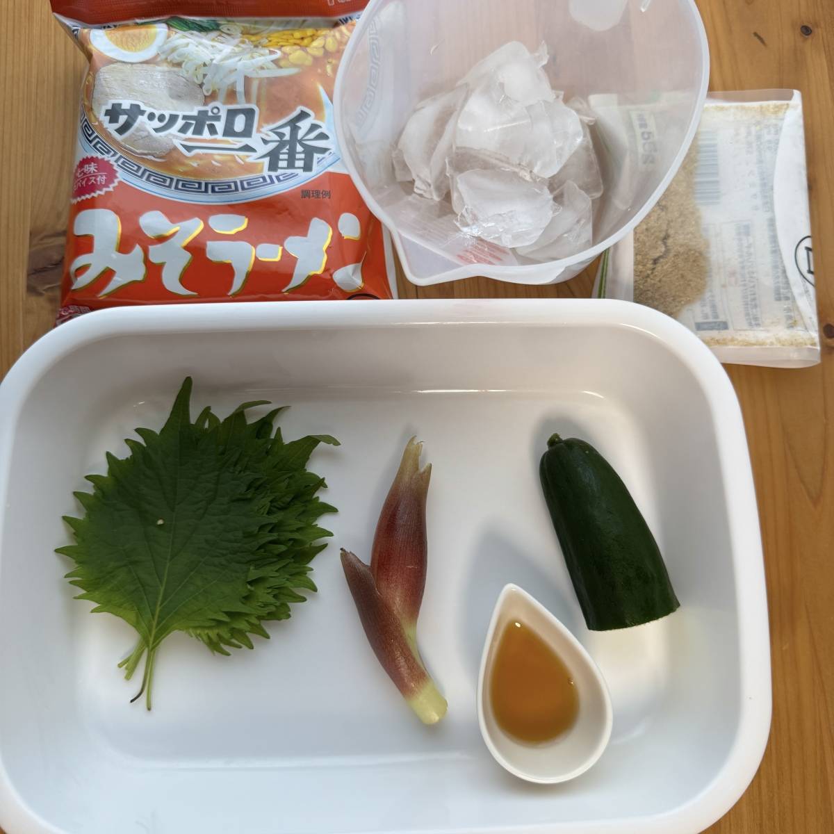 サッポロ一番公式の「ごまと薬味が香る！冷やしるラーメン」のレシピ