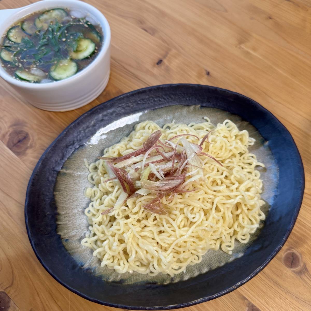 サッポロ一番公式の「ごまと薬味が香る！冷やしるラーメン」のレシピ