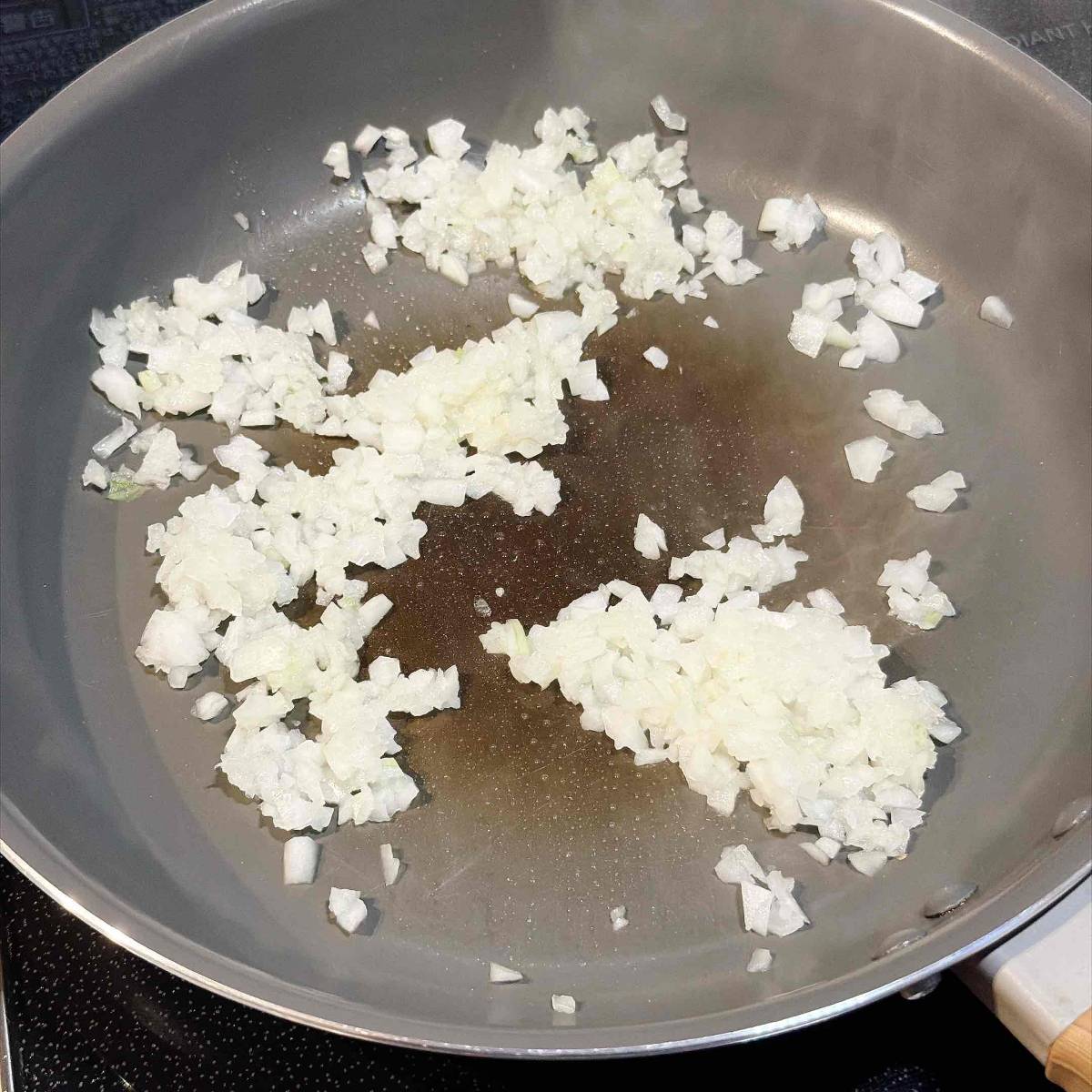 いちまさ公式の「カニかまとトマトジュースのワンパンパスタ」のレシピ