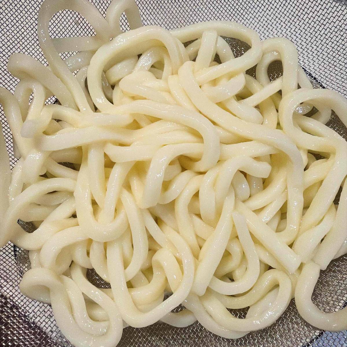 ふじっ子公式の「塩こんぶ入り冷やしうどん」のレシピ
