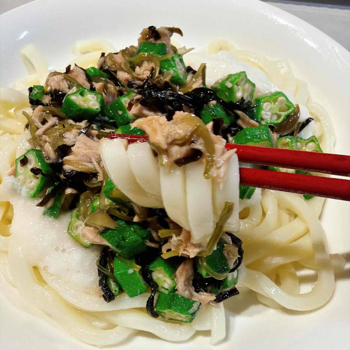 ふじっ子公式の「塩こんぶ入り冷やしうどん」のレシピ