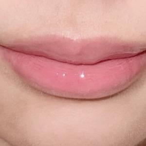 もう週7で使ってる……。ひと塗りで最高に大人可愛い「名品リップ」