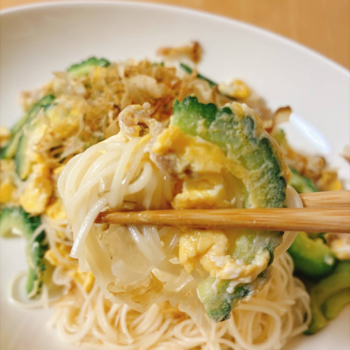 ヤマキ公式の「ゴーヤと卵のそうめんチャンプルー」のレシピ